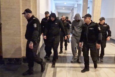 Съдът остави в ареста седем от обвиняемите за участие в престъпна група за изнудване