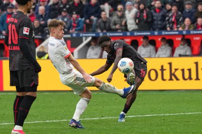 Байерн измъкна точка срещу Леверкузен, въпреки че завърши мача с девет души