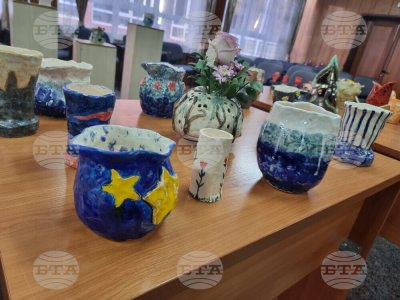Керамика, въображение и пролет: изложба на млади творци
