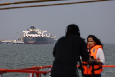 Иран заплаши с пълно затваряне на Ормузкия проток, Тръмп с ултиматум - до 48 часа да бъде отворен