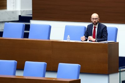 Депутатите приеха окончателно удължителния закон за бюджета