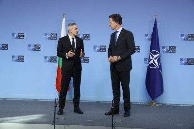 Премиерът Андрей Гюров пред Марк Рюте: България остава твърдо ангажирана с НАТО и колективната отбрана