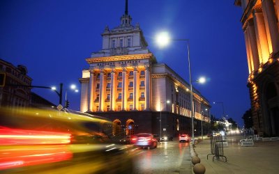 Лидерски сблъсъци и нови играчи по пътя към 52-ия парламент