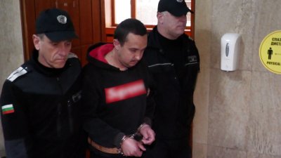 Оставиха в ареста мъжа, нападнал жена с нож в Бургас