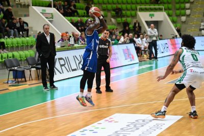 Шоу на Джейлън МакКлауд окрили Спартак Плевен в Ботевград