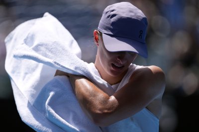 Ига Швьонтек отпадна рано в Маями след обрат от сънародничка