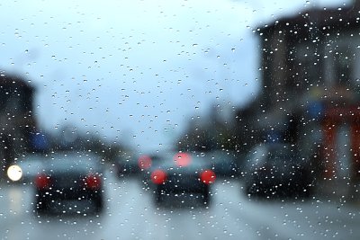 Облачно и дъждовно време тази седмица, снеговалежи в планините и затопляне към четвъртък