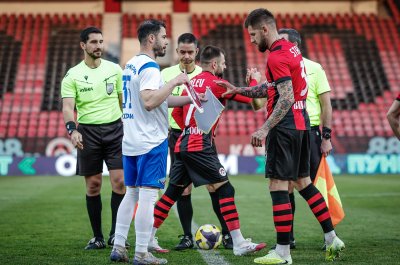 Първа лига: Локомотив (София) &ndash; Септември (ГАЛЕРИЯ) 2:0