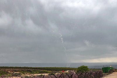 Иранска ракета порази сграда в израелския град Димона, ранени са десетки