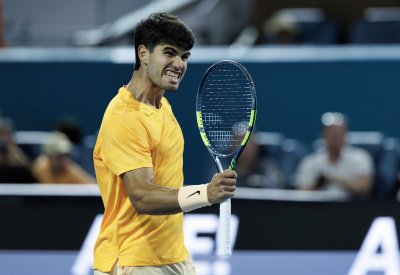 Карлос Алкарас постигна рутинна победа на старта в Маями