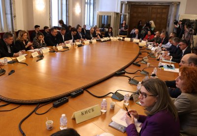 Официално приеха удължителния бюджет в ресорната комисия