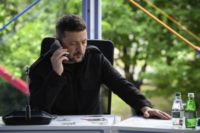 Руските сили са атакували Украйна тази седмица с над 3000 дрона, над 1450 управляеми авиобомби и с 40 ракети, обяви Зеленски