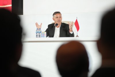 Селекционерът на Индонезия по футбол Джон Хердман очаква труден мач срещу България