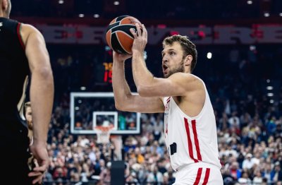 Александър Везенков сред лидерите в Евролигата и основен претендент за MVP