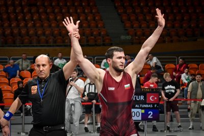 Два златни и четири бронзови медала за България в първия ден от турнира "Дан Колов - Никола Петров"