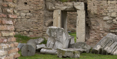 Срутена подпорна стена край Римските терми във Варна създава риск от инциденти - кой е отговорен?