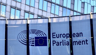 Европарламентът одобри три предпазни клаузи за търговското споразумение със САЩ