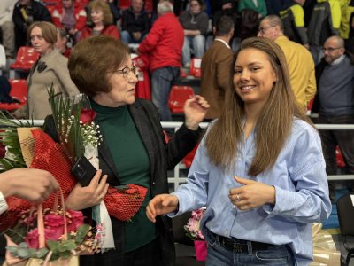 Троян тържествено посрещна Лора Христова (СНИМКИ)