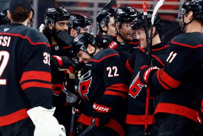 Минесота и Каролина си гарантираха участие в плейофите на НХЛ