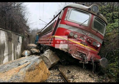 На косъм от трагедия: Четирима са пострадалите при дерайлирането на бързия влак Русе - Пловдив (ОБЗОР)