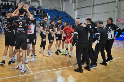 Локомотив Авиа поведе в полуфиналната серия с успех над Нефтохимик