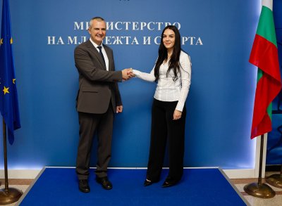 Министър Димитър Илиев обсъди с директора на Националната агенция за младежта на Албания ползите от домакинството на Giro d&rsquo;Italia