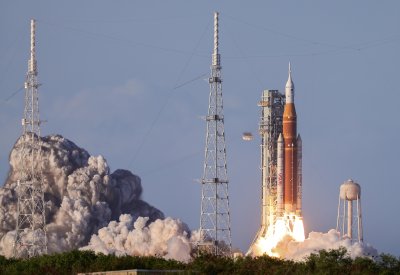 Екипажът е в безопасност и добро настроение, съобщи НАСА след успешния старт на мисията до Луната