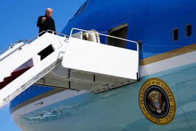 "Отворете протока или ще ви се стовари ад на главите": Тръмп заплаши с мащабни удари срещу Иран във вторник