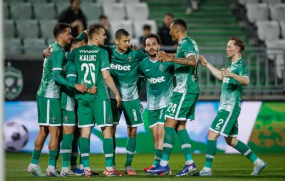 Лудогорец спечели домакинството си на ЦСКА 1948 и скъси разликата с Левски