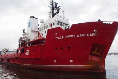 Полярният ни кораб акостира във Варна след експедицията до Антарктида (СНИМКИ)