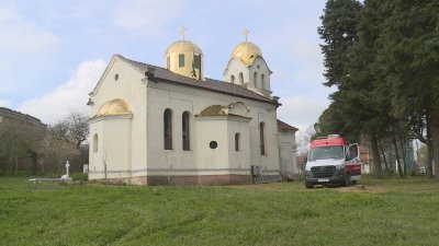 На Разпети петък: Във вековен храм се проведе кръводарителска акция