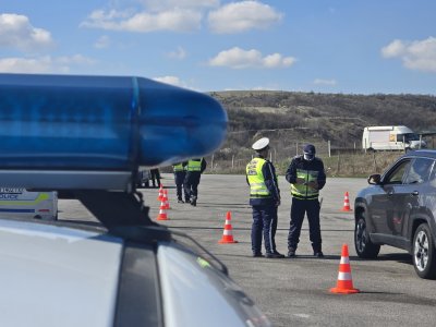 Контрол на пътя: Над 700 полицейски патрули следят за нарушения през почивните дни