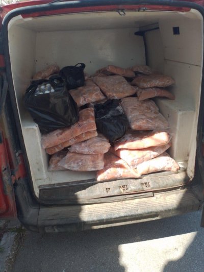 Над 600 кг храна без документи са иззети от лек автомобил с българска регистрация в Свиленград