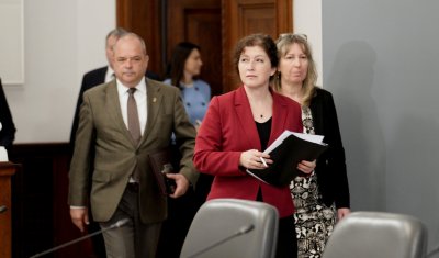 Започва получаването на бюлетините в областните администрации