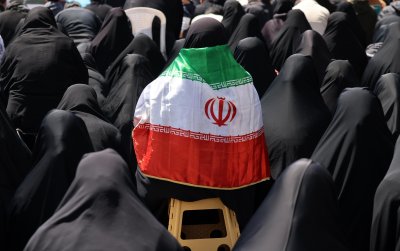 Отмененият Армагедон: САЩ се съгласиха на двуседмично примирие, Иран остава с пръст на спусъка