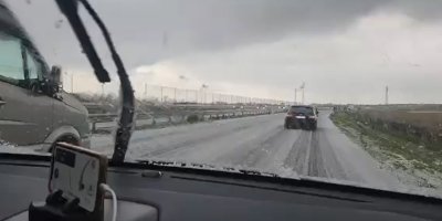 Силна градушка превърна пътя край Поморие в капан &ndash; пет коли катастрофираха