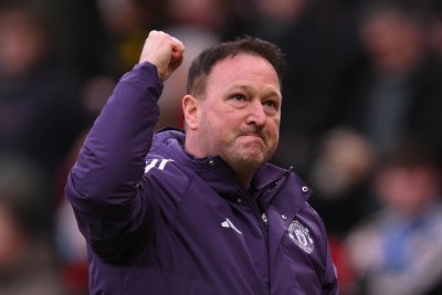 Асистентът на Майкъл Карик Стив Холанд: Винаги трябва да се стремим към повече от място в Шампионската лига