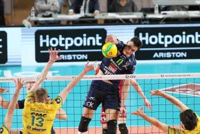 Николов запали искрата за първа победа на Лубе на полуфиналите