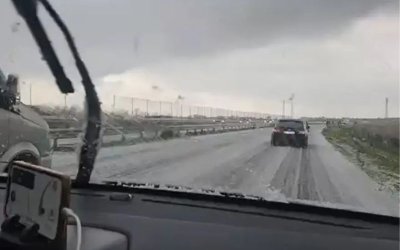 Силна градушка превърна пътя край Поморие в капан &ndash; пет коли катастрофираха