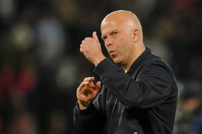 Арне Слот: Бяхме в режим на оцеляване срещу ПСЖ, но "Анфийлд&ldquo; може да обърне всичко