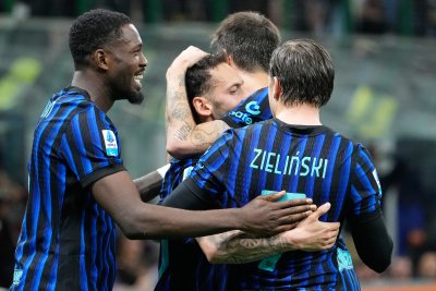 Интер се върна на победния път с убедителен успех над Рома