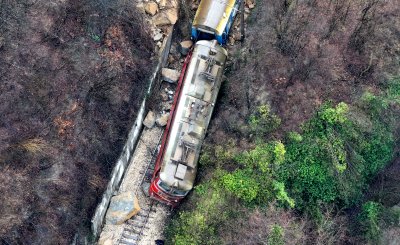 Продължава разчистването на скалната маса между Трявна и Царева ливада