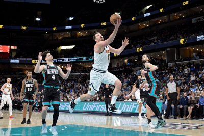 Никола Йокич блесна с 40 точки при драматична победа на Денвър в НБА