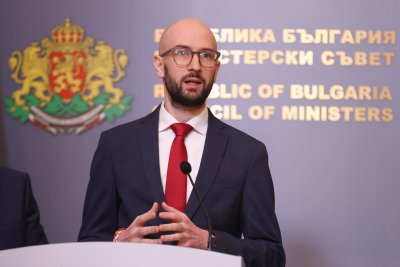 Caretaker Finance Minister: I Expect Fuel Prices to Fall in the Near Future