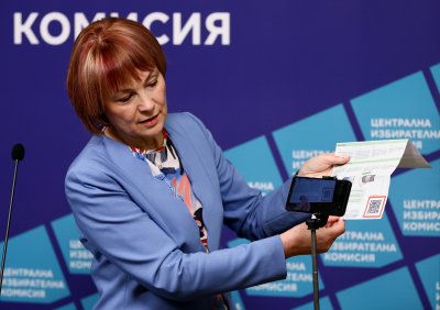 От ЦИК показаха комплектите за видеонаблюдение на преброяването на бюлетините