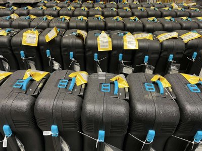 Започна доставката на машини за изборите в чужбина