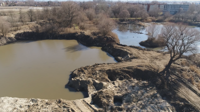 Под тонове пръст и боклуци: Последното езеро от "Натура 2000" край Долни Богров е на път да изчезне