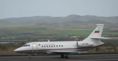 Правителственият "Фалкон" тества ремонтираната писта на Летище Бургас