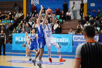 Спартак Плевен уби мечтите на Академик за плейофи след трилър