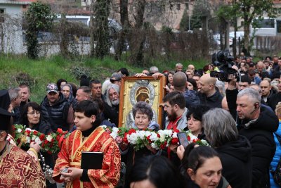 Бачковският манастир събра стотици на традиционното литийно шествие